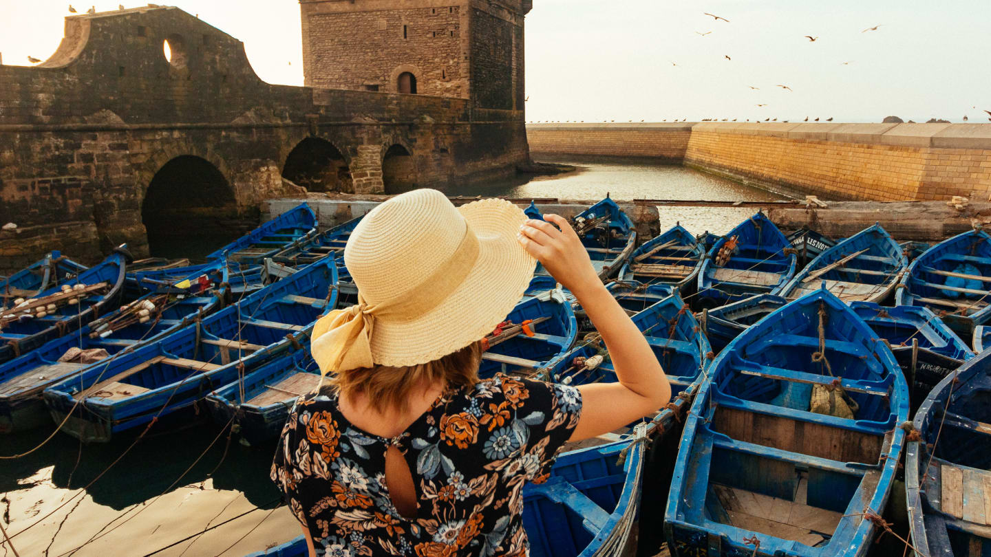 découvrez notre guide de voyage pour essaouira 2025, une ville côtière marocaine pleine de charme. explorez ses plages, sa médina classée au patrimoine mondial de l'unesco, ses souks colorés et sa riche histoire. préparez votre voyage avec des conseils pratiques et des recommandations d'activités pour profiter au maximum de votre séjour.