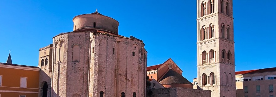 découvrez les incontournables de zadar, une ville croate alliant histoire, culture et paysages à couper le souffle. explorez ses monuments historiques, admirez ses célèbres installations artistiques et profitez de la beauté des sunsets sur la mer adriatique.