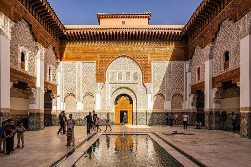 découvrez marrakech, une ville fascinante où l'aventure culturelle vous attend à chaque coin de rue. explorez ses souks colorés, ses monuments historiques et savourez la richesse de sa gastronomie. plongez au cœur de traditions millénaires et vivez une expérience inoubliable au sein de cette cité pleine de vie et de mystères.