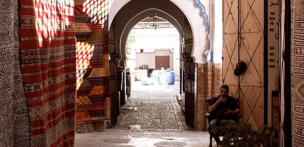 découvrez les médinas marocaines, véritables joyaux du patrimoine culturel, où traditions artisanales, ruelles pittoresques et souks colorés vous plongent au cœur d'une histoire fascinante. explorez marrakech, fès et d'autres villes emblématiques au charme unique.