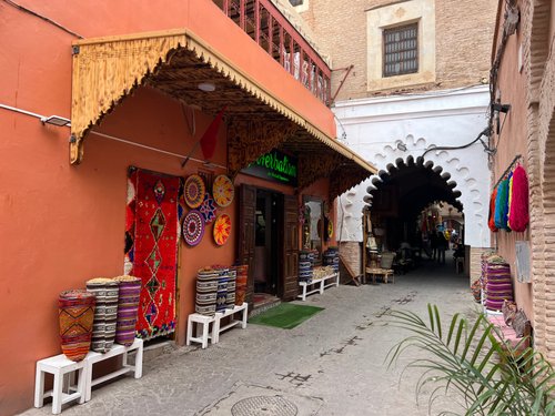 découvrez les meilleures adresses à marrakech : restaurants savoureux, boutiques artisanales, et lieux incontournables pour un séjour inoubliable. plongez au cœur de la magie marocaine et explorez tout ce que cette ville emblématique a à offrir.