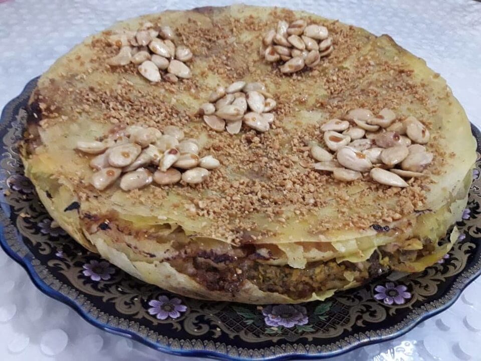 découvrez la richesse des saveurs du plat marocain, une invitation à un voyage culinaire au cœur des épices, des ingrédients frais et des traditions ancestrales. des tajines savoureux aux couscous moelleux, laissez-vous séduire par la gastronomie marocaine.