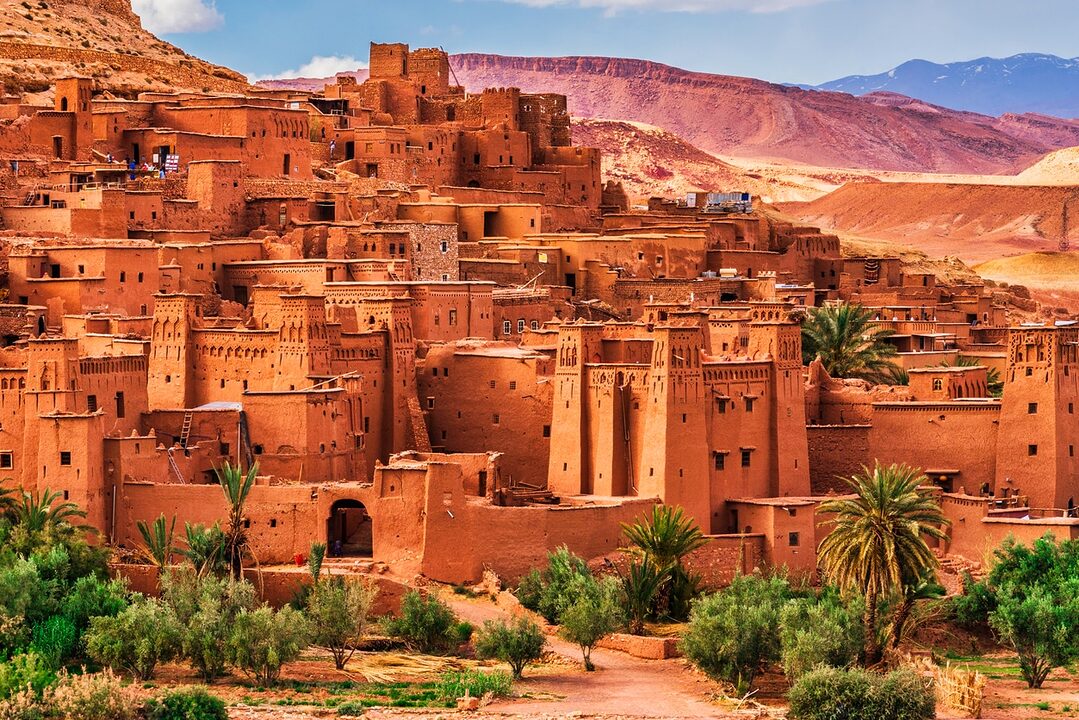 découvrez le maroc, un pays aux paysages envoûtants et à la richesse culturelle inégalée. partez à l'aventure à travers ses médinas colorées, ses montagnes majestueuses et ses plages ensoleillées. laissez-vous séduire par la gastronomie locale et l'hospitalité marocaine.