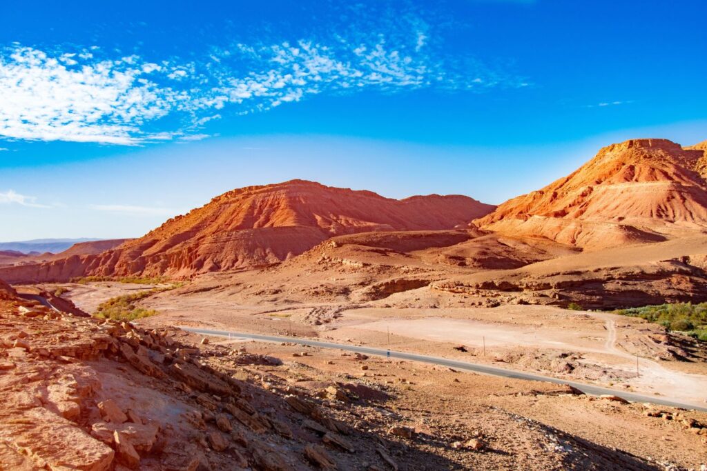 découvrez la richesse culturelle et la beauté naturelle du maroc. de ses médinas vibrantes aux paysages désertiques époustouflants, visitez le maroc pour une expérience inoubliable entre traditions et modernité.