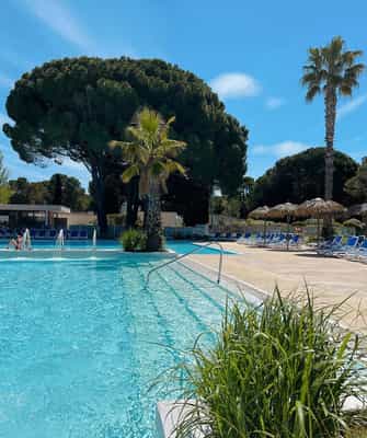 découvrez belambra ardèche, votre destination idéale pour un séjour au cœur de la nature. profitez d'activités en plein air, d'hébergements confortables et d'une immersion totale dans des paysages époustouflants. rassemblez votre famille et vos amis pour des moments inoubliables en ardèche!