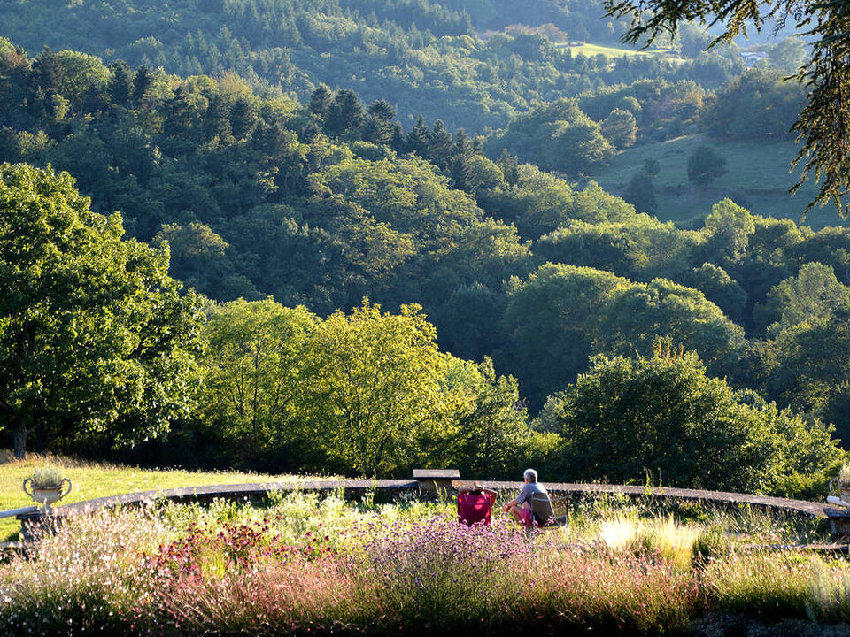 découvrez belambra ardèche, un havre de paix en pleine nature où détente et aventure se rencontrent. profitez de séjours inoubliables en famille ou entre amis, avec des activités extérieures variées et des paysages à couper le souffle. évadez-vous et reconnectez-vous avec la nature dans un cadre idyllique.